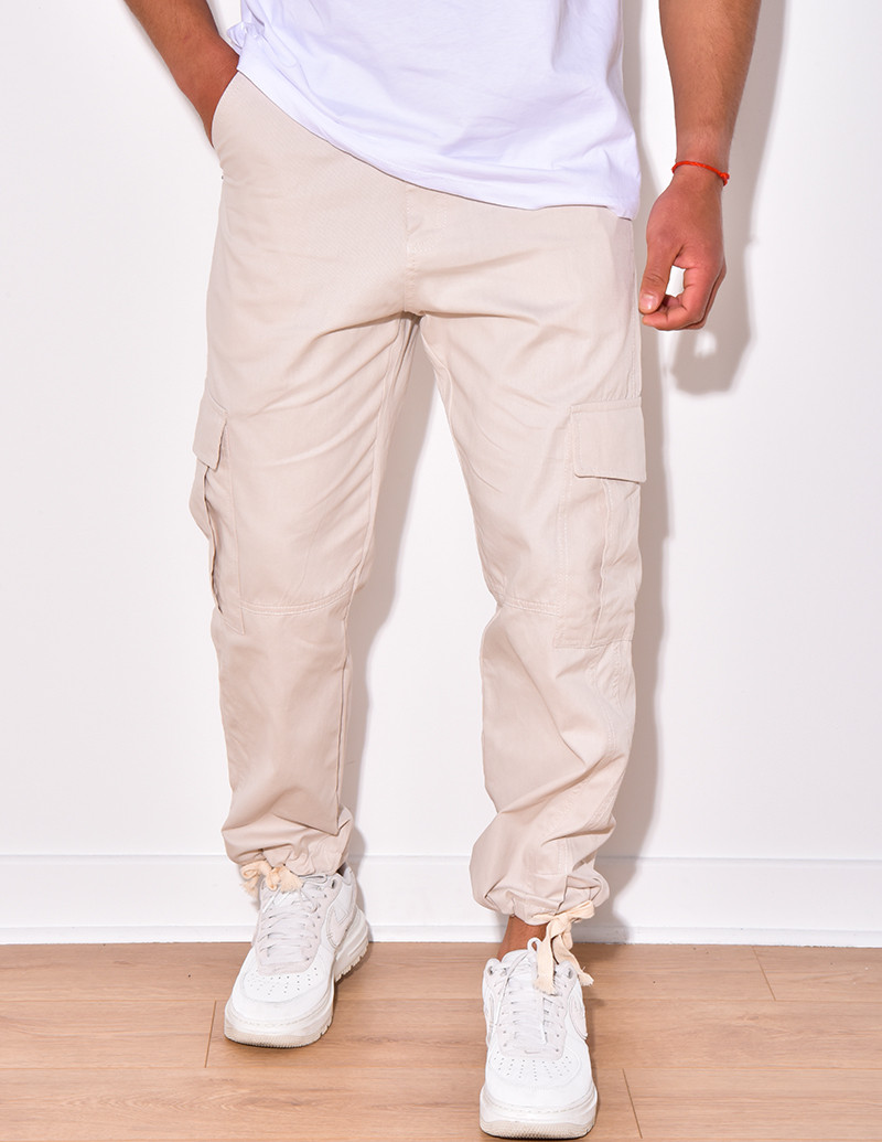 Pantalon cargo fin à nouer aux chevilles