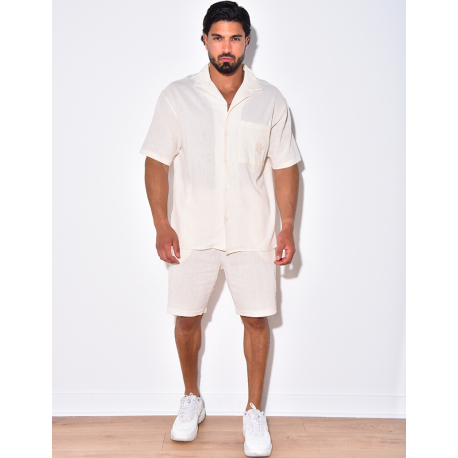 Ensemble en lin short et chemise avec une fleur brodée