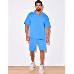 Ensemble en lin short et chemise avec une fleur brodée Ensemble en lin short et chemise avec une fleur brodée