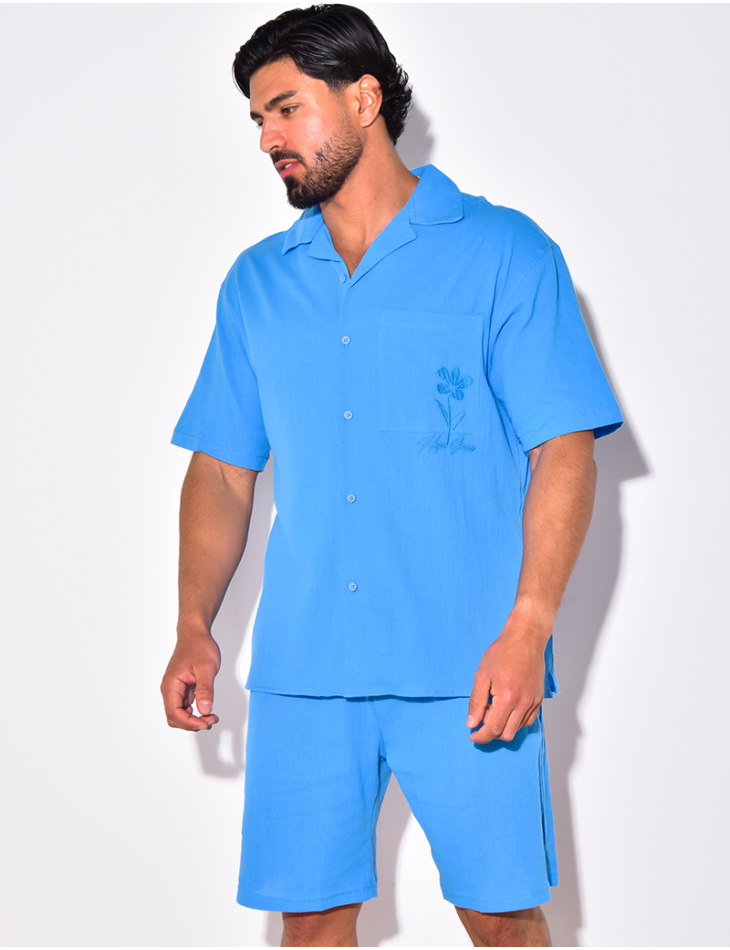 Ensemble en lin short et chemise avec une fleur brodée Ensemble en lin short et chemise avec une fleur brodée