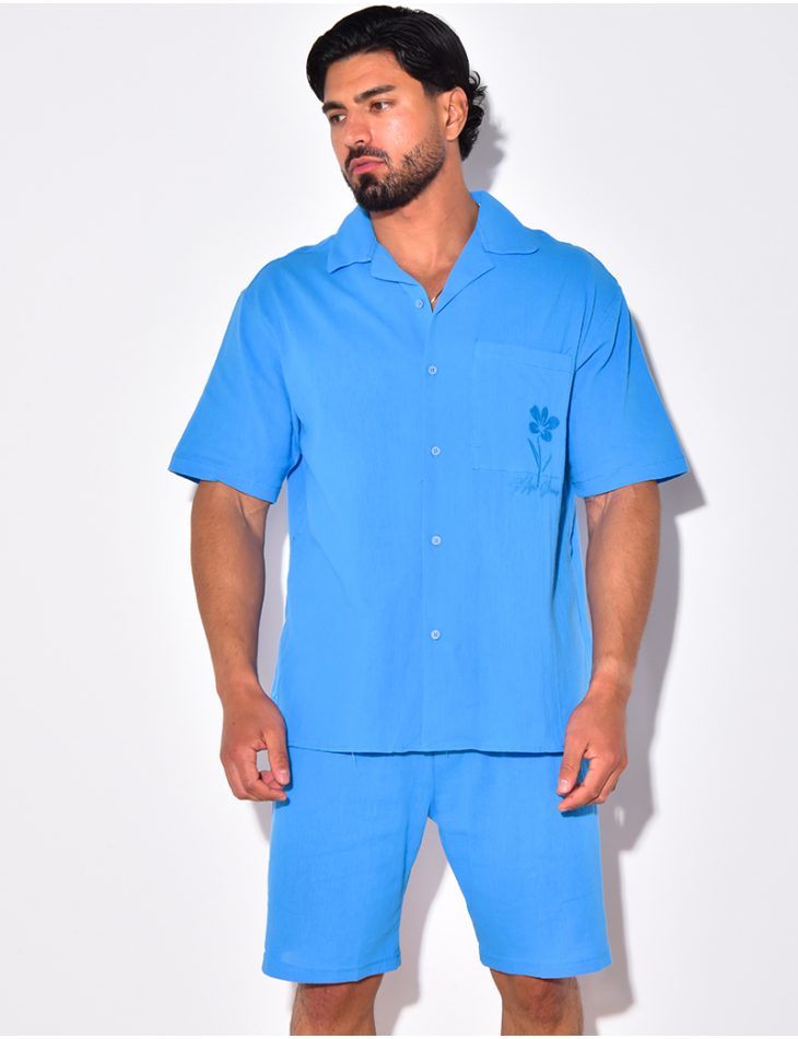 Ensemble en lin short et chemise avec une fleur brodée Ensemble en lin short et chemise avec une fleur brodée