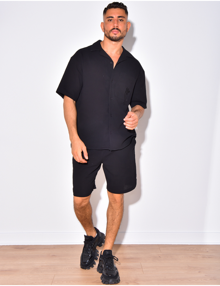 Ensemble en lin short et chemise avec une fleur brodée Ensemble en lin short et chemise avec une fleur brodée