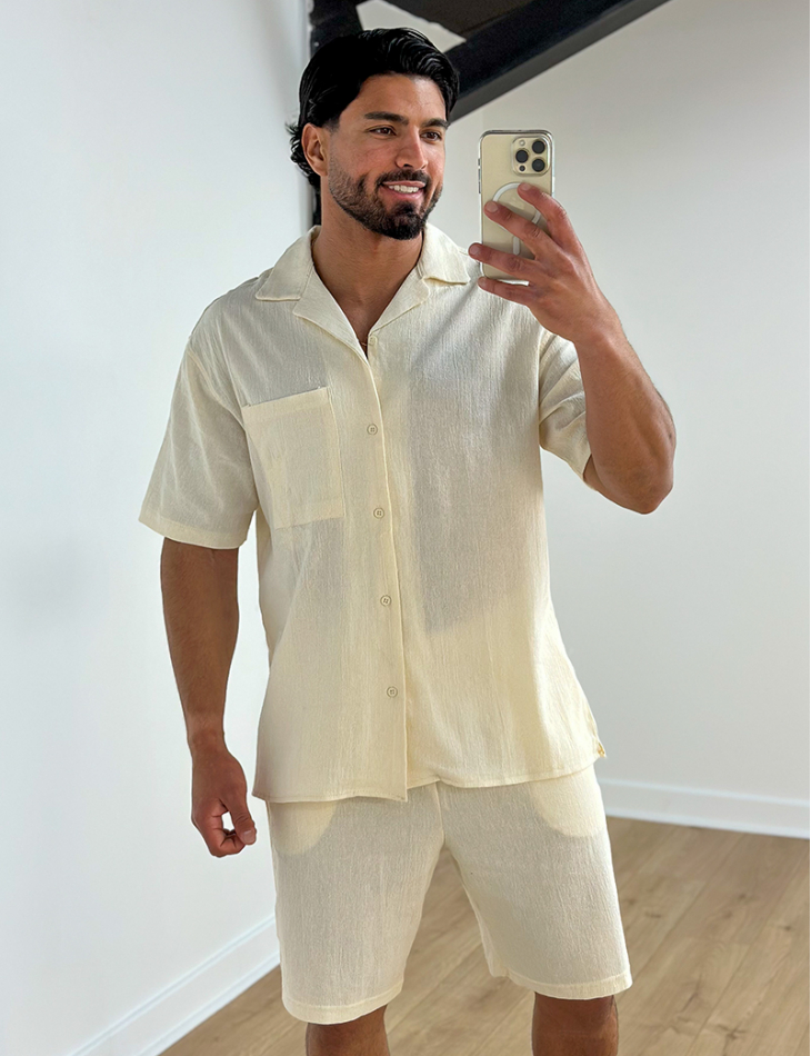 Ensemble en lin short et chemise avec une fleur brodée