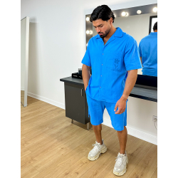 Ensemble en lin short et chemise avec une fleur brodée Ensemble en lin short et chemise avec une fleur brodée