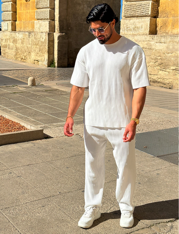 Ensemble pantalon et t-shirt plissé Ensemble pantalon et t-shirt plissé