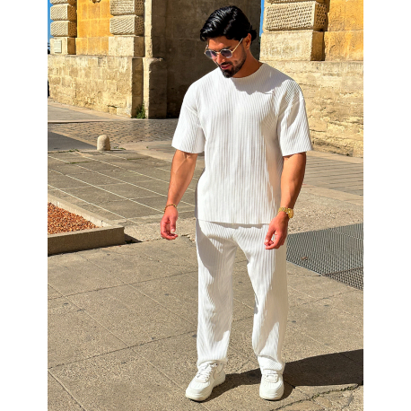 Ensemble pantalon et t-shirt plissé Ensemble pantalon et t-shirt plissé