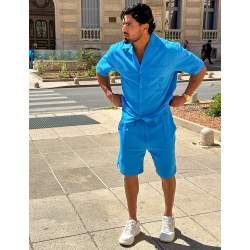 Ensemble en lin short et chemise avec une fleur brodée Ensemble en lin short et chemise avec une fleur brodée