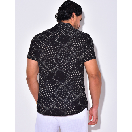Chemise manche courte à motif bandana avec poche Chemise manche courte à motif bandana avec poche