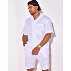 Ensemble en lin short et chemise avec une fleur brodée Ensemble en lin short et chemise avec une fleur brodée