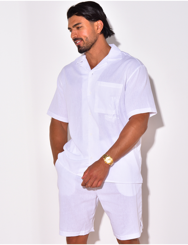 Ensemble en lin short et chemise avec une fleur brodée Ensemble en lin short et chemise avec une fleur brodée