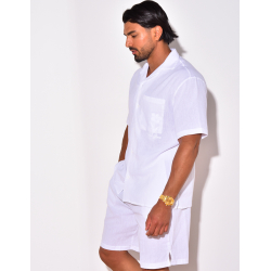 Ensemble en lin short et chemise avec une fleur brodée Ensemble en lin short et chemise avec une fleur brodée