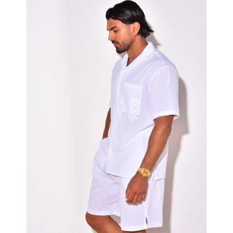 Ensemble en lin short et chemise avec une fleur brodée Ensemble en lin short et chemise avec une fleur brodée