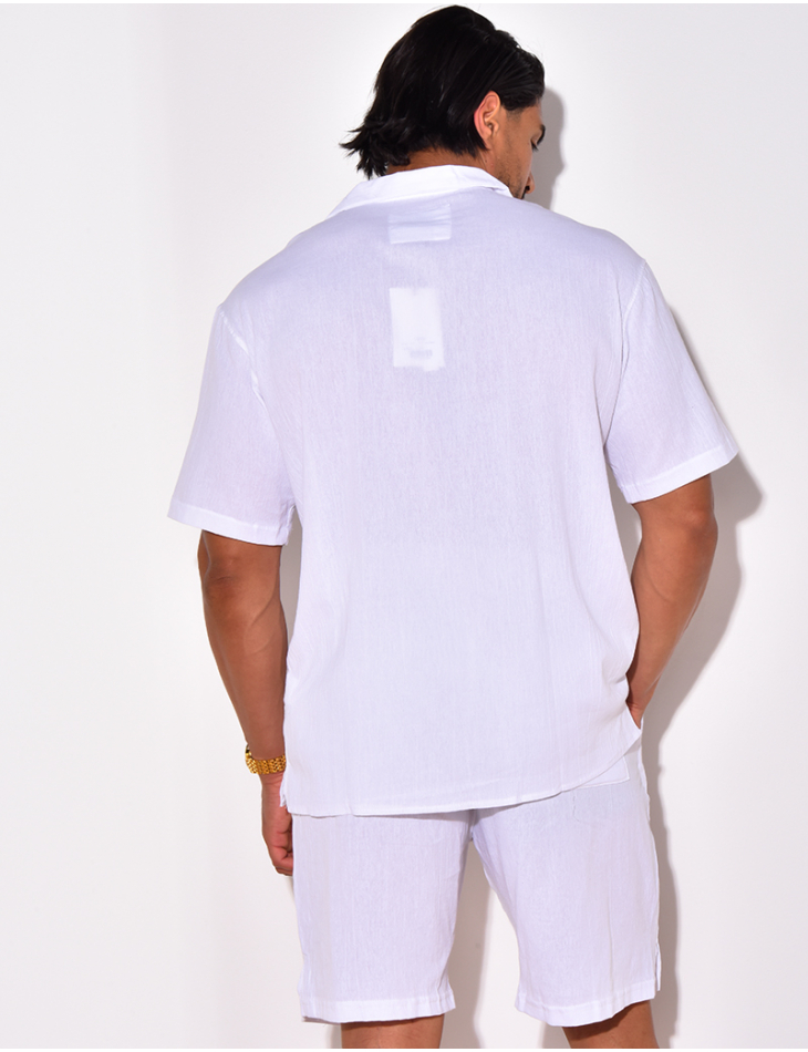 Ensemble en lin short et chemise avec une fleur brodée Ensemble en lin short et chemise avec une fleur brodée