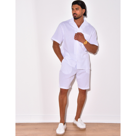 Ensemble en lin short et chemise avec une fleur brodée Ensemble en lin short et chemise avec une fleur brodée