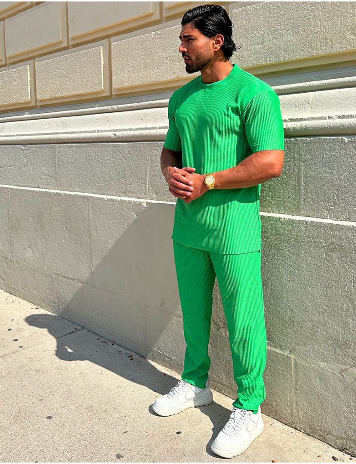 Ensemble pantalon et t-shirt plissé Ensemble pantalon et t-shirt plissé