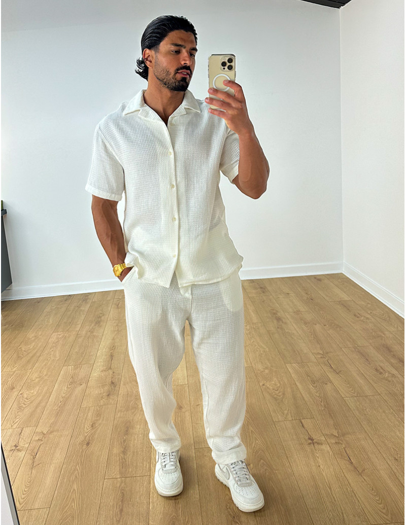 Ensemble pantalon et chemise à relief