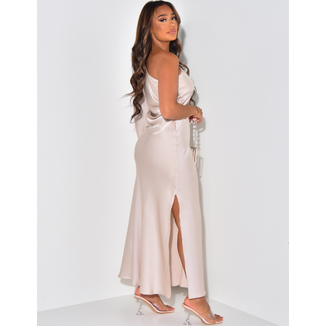 Asymmetrisches Satin-Kleid mit ausgestelltem Ärmel Asymmetrisches Satin-Kleid mit ausgestelltem Ärmel