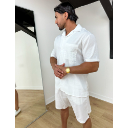 Ensemble en lin short et chemise avec une fleur brodée Ensemble en lin short et chemise avec une fleur brodée