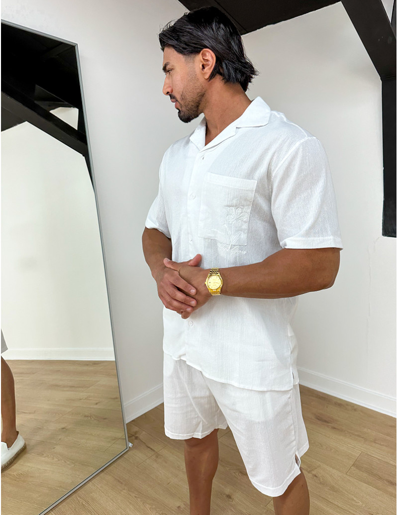 Ensemble en lin short et chemise avec une fleur brodée