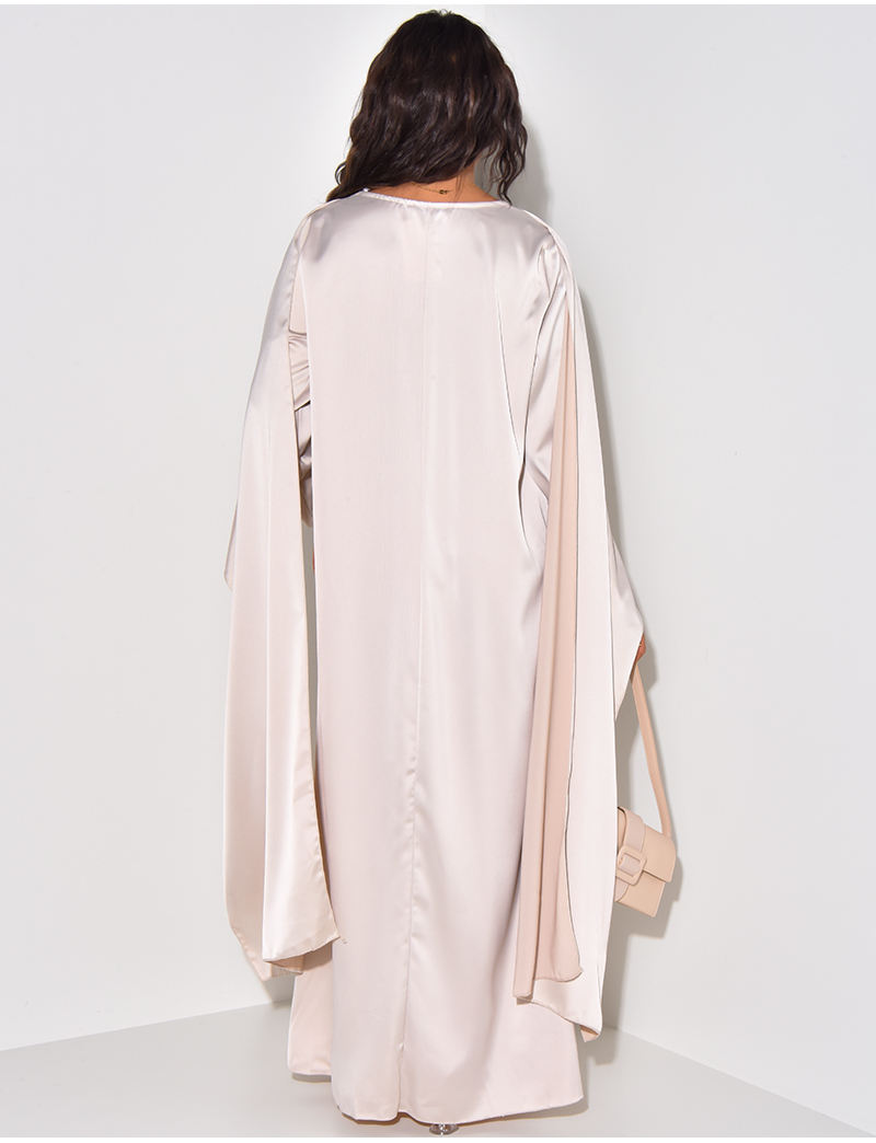 Robe longue en satin premium à cape