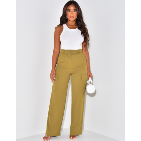 Straight-leg trousers with cargo pockets