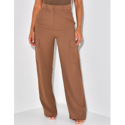 Gerade geschnittene Hose mit Cargotaschen Gerade geschnittene Hose mit Cargotaschen