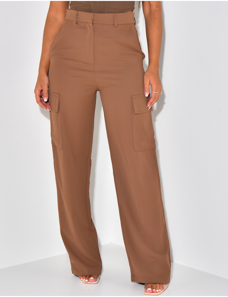 Gerade geschnittene Hose mit Cargotaschen Gerade geschnittene Hose mit Cargotaschen