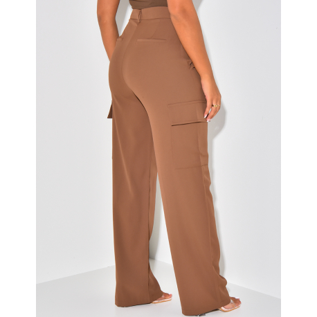 Gerade geschnittene Hose mit Cargotaschen Gerade geschnittene Hose mit Cargotaschen