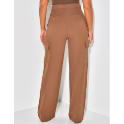 Gerade geschnittene Hose mit Cargotaschen Gerade geschnittene Hose mit Cargotaschen