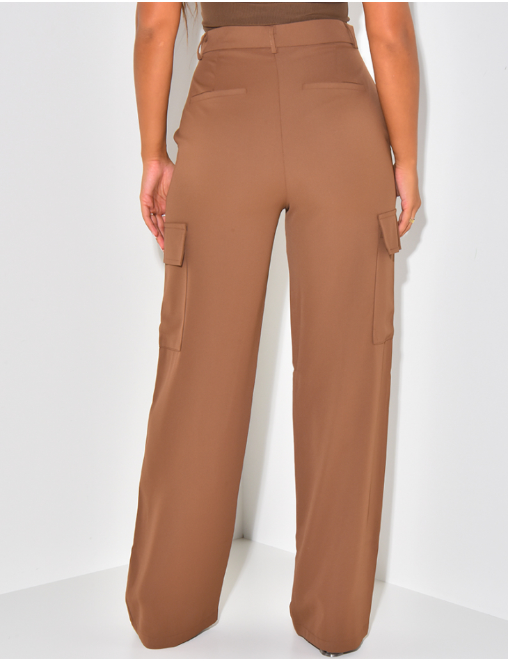 Gerade geschnittene Hose mit Cargotaschen Gerade geschnittene Hose mit Cargotaschen