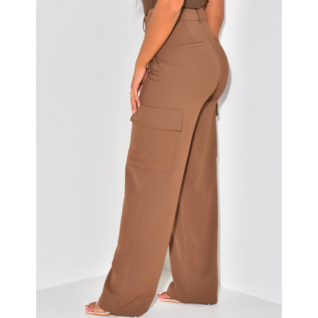 Gerade geschnittene Hose mit Cargotaschen Gerade geschnittene Hose mit Cargotaschen