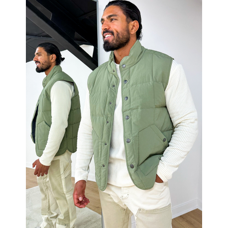 Sleeveless down jacket