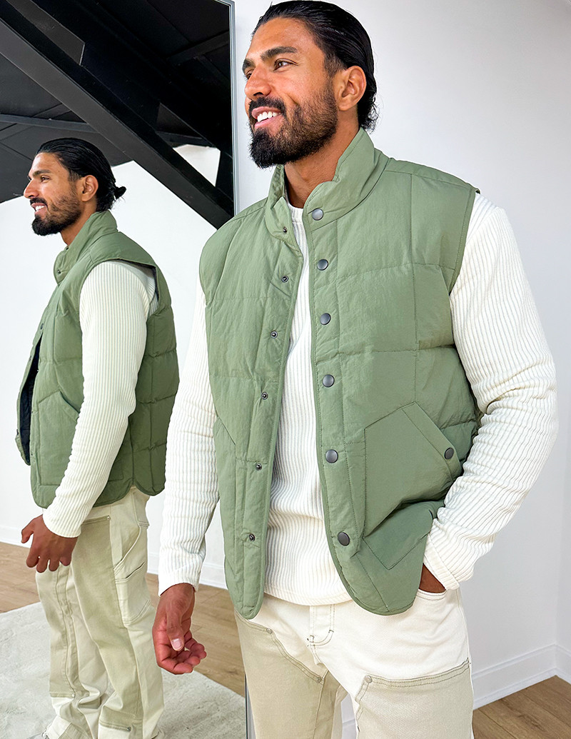 Sleeveless down jacket