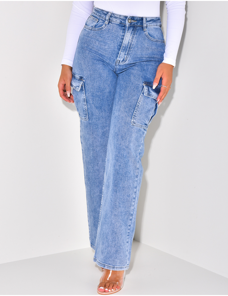   Gerade geschnittene Jeans mit Cargotaschen