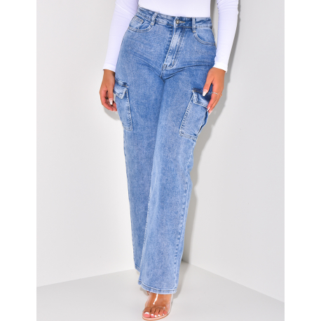   Gerade geschnittene Jeans mit Cargotaschen