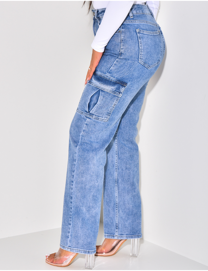   Gerade geschnittene Jeans mit Cargotaschen