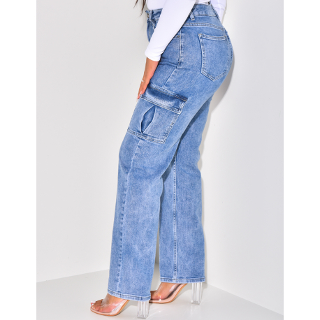   Gerade geschnittene Jeans mit Cargotaschen