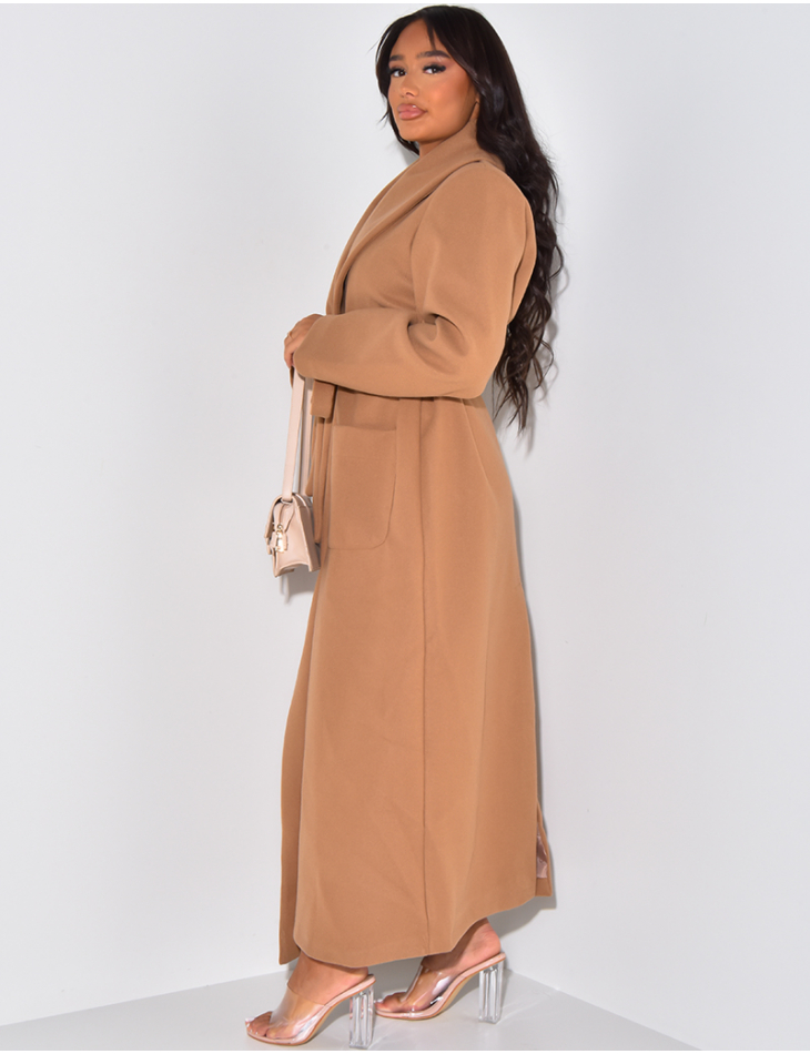 Very long coat with shawl collar to tie