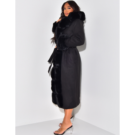 Manteau long à capuche avec fourrure Manteau long à capuche avec fourrure