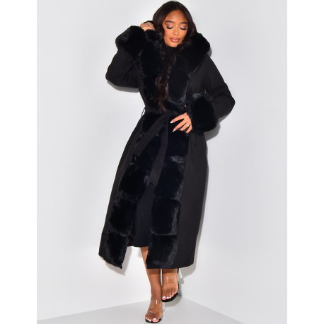 Manteau long à capuche avec fourrure Manteau long à capuche avec fourrure