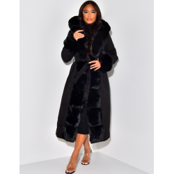 Manteau long à capuche avec fourrure Manteau long à capuche avec fourrure