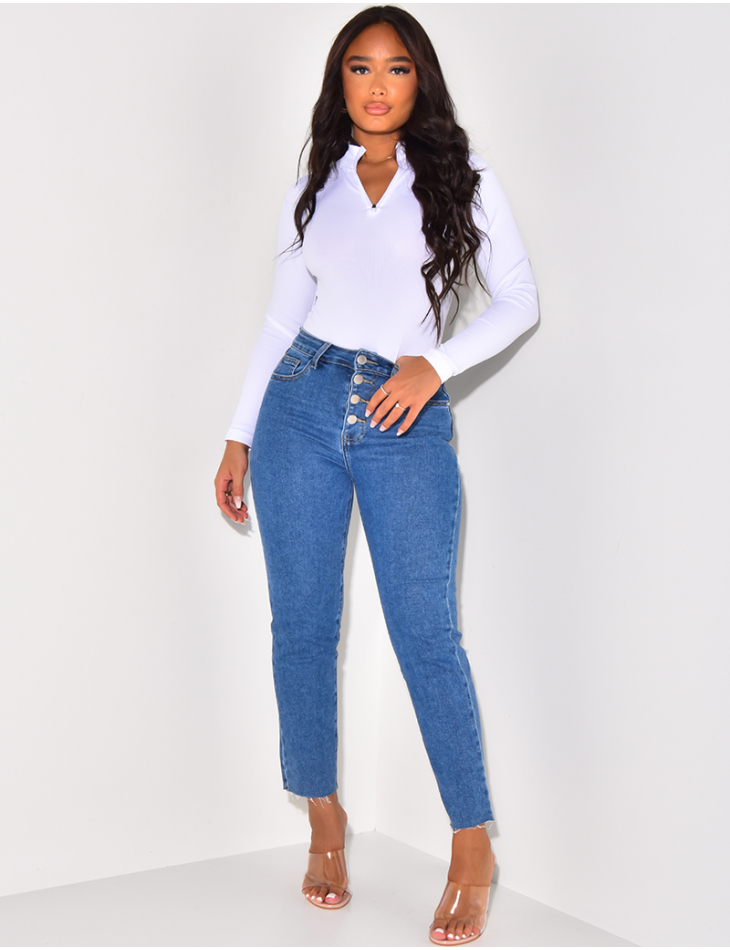 Jeans mom coupe droite a boutonniere