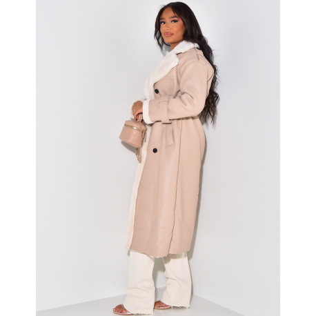 Langer Mantel mit Pelzbesatz aus veganem Leder