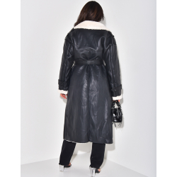 Manteau long à fourrure en cuir vegan  Manteau long à fourrure en cuir vegan