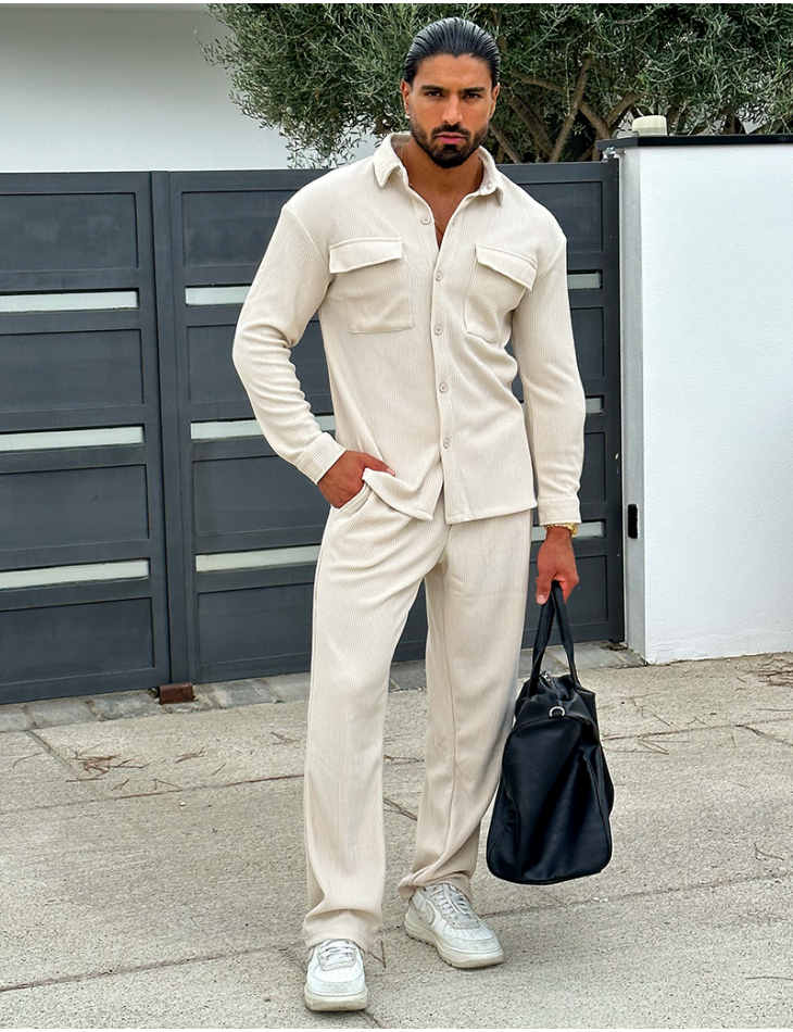 Ensemble pantalon et chemise à poches côtelé Ensemble pantalon et chemise à poches côtelé