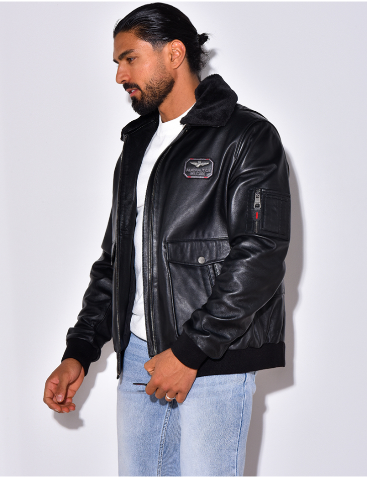 Veste en cuir à col fourré amovible Veste en cuir à col fourré amovible