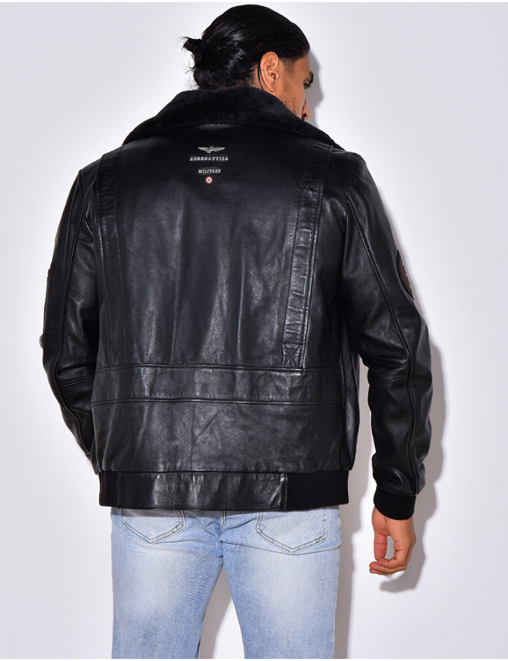 Veste en cuir à col fourré amovible Veste en cuir à col fourré amovible