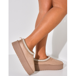 Hausschuhe aus gefüttertem Wildleder Hausschuhe aus gefüttertem Wildleder