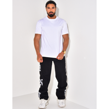 Jeans à poches et écritures