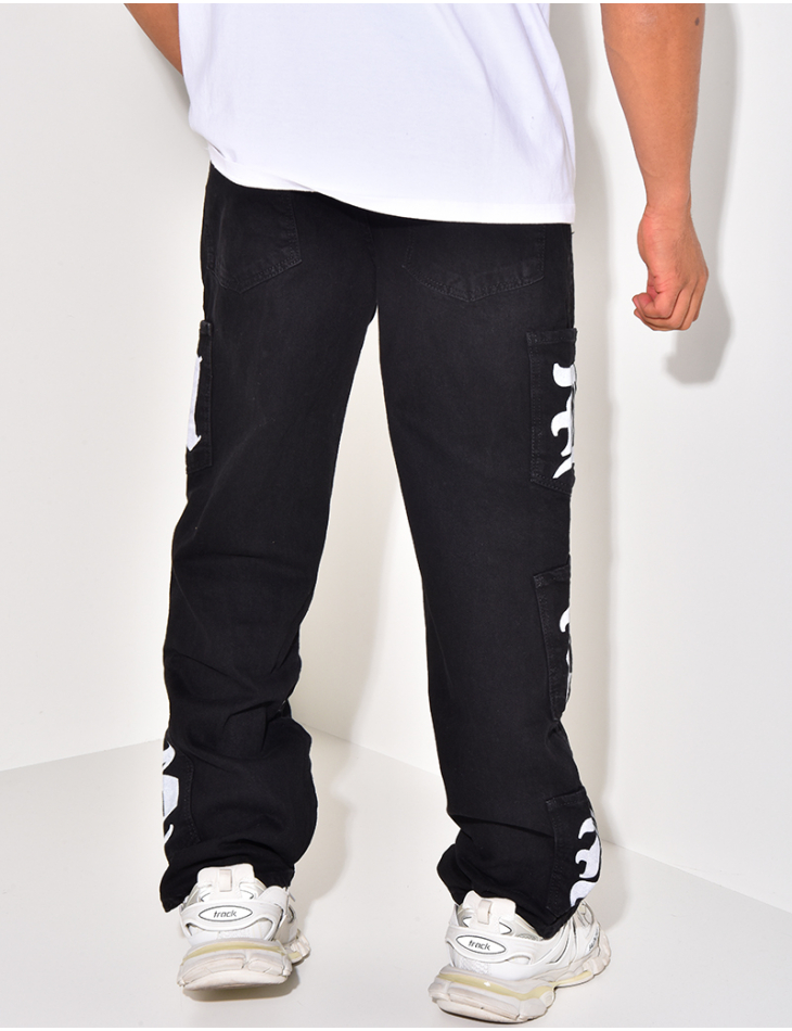 Jeans à poches et écritures